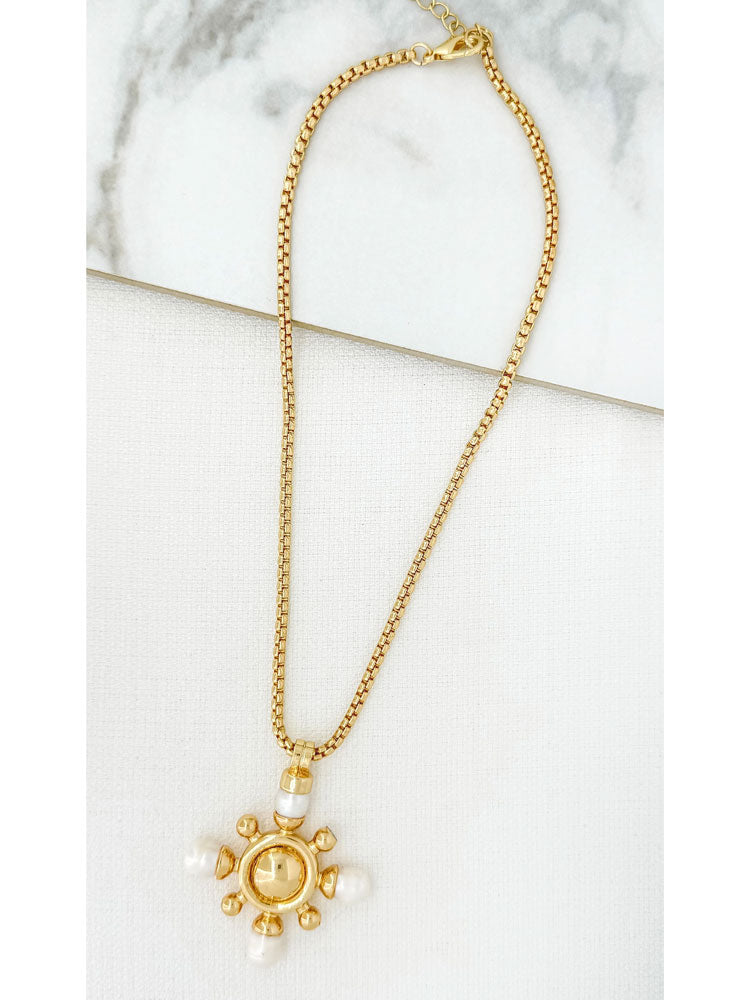 Envy Short Necklace with Pearl Pendant Gold