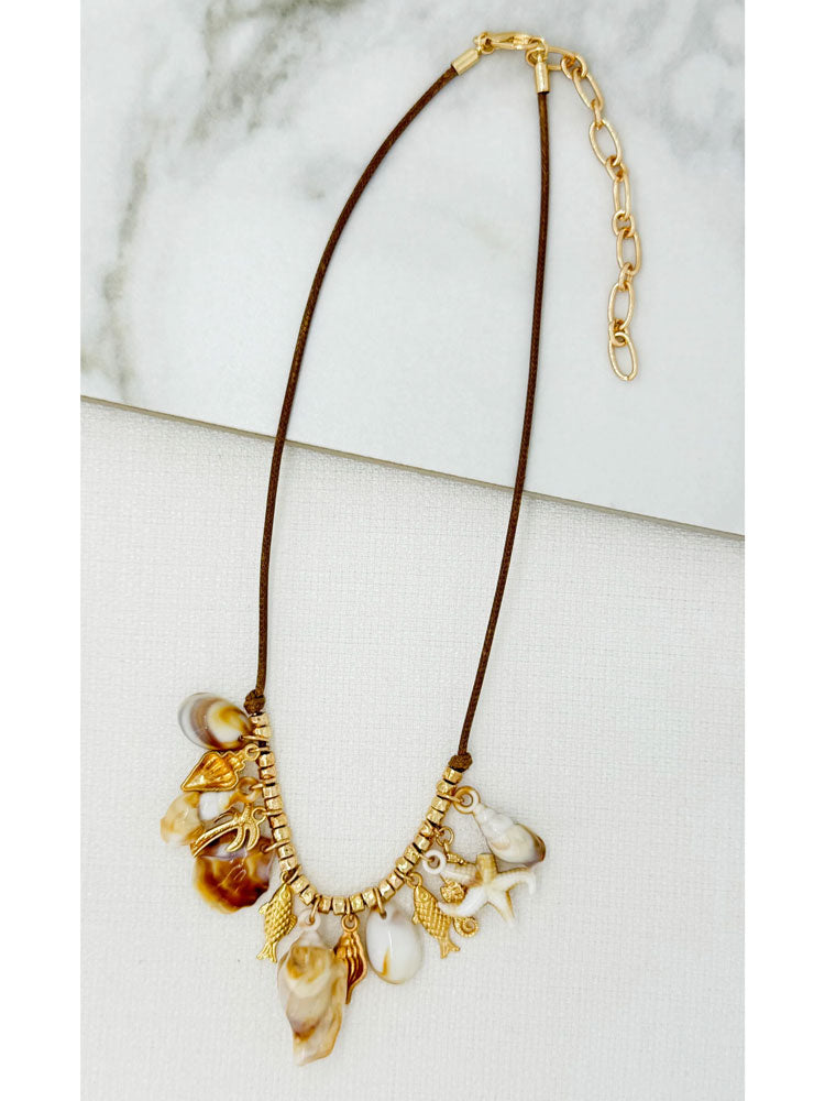 Envy Short Seashell Necklace Gold