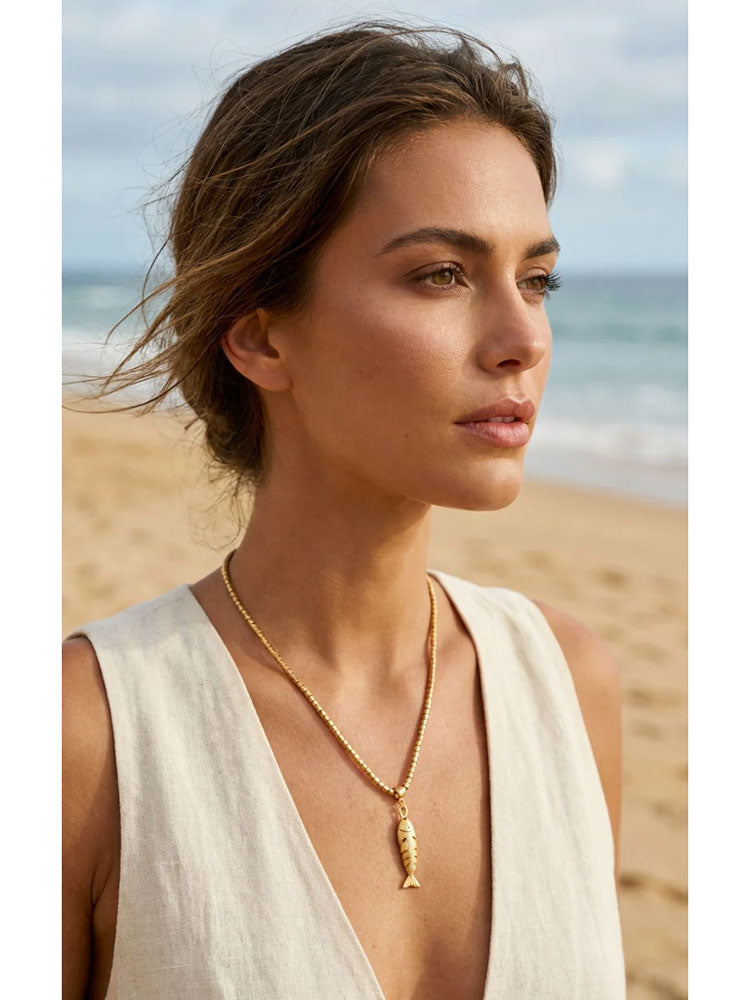 Envy Short Fish Pendant Necklace Gold