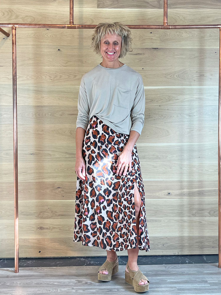 Mid length leopard skirts queen hotsell