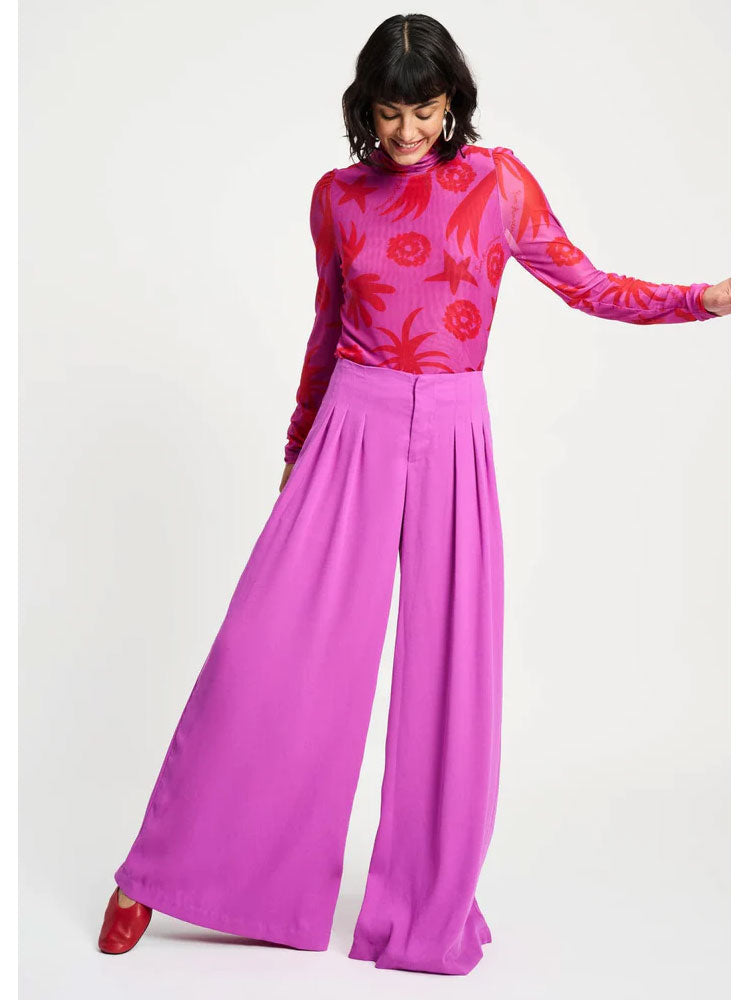 Pom Turtleneck Splashing Fireworks